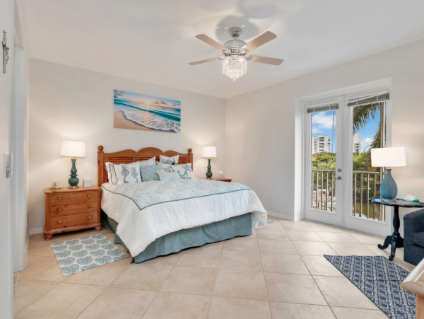 Spacious 3-Bedroom Condo in Naples - Renovated Resort-Style Amenities